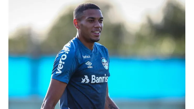 Ruan entra na onda da web e promete "dar chegada" em Robinho, do Santos