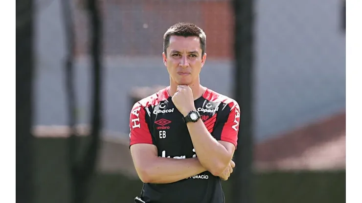 Eduardo Barros acredita em recuperação do Athletico no Brasileirão