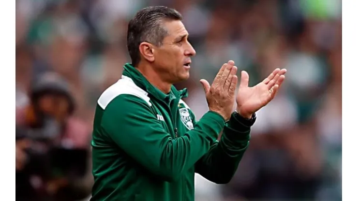 Jorginho exalta vitória e defende elenco do Coritiba