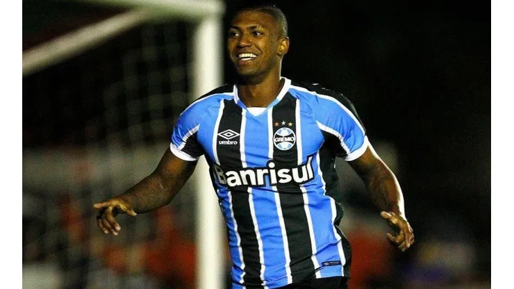Walace: na mira (Foto: Lucas Uebel/Grêmio/Divulgação)