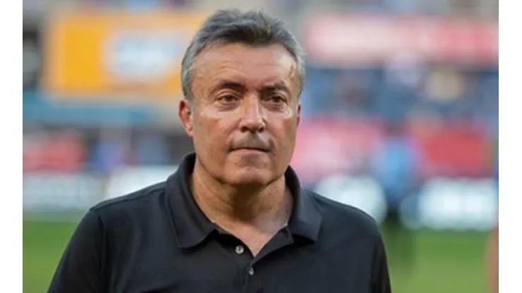 Domènec lamenta desfalques no setor defensivo e Flamengo deverá ter mudanças contra o RB Bragantino
