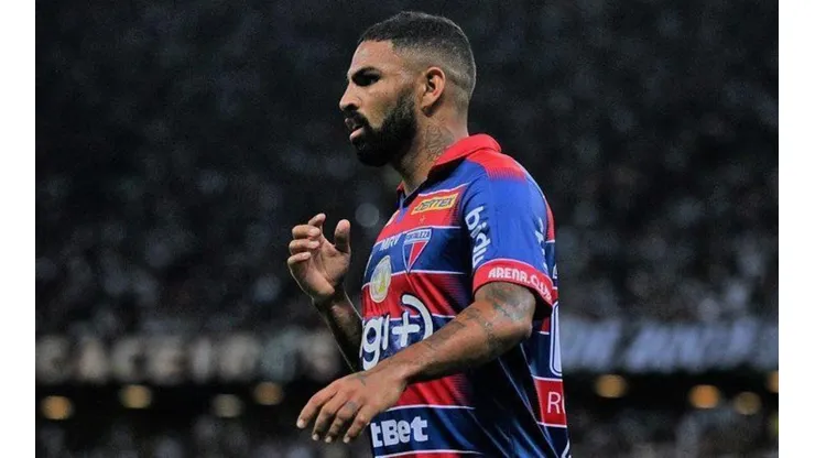 Romarinho relembra início ruim no Fortaleza e destaca volta por cima no clube: