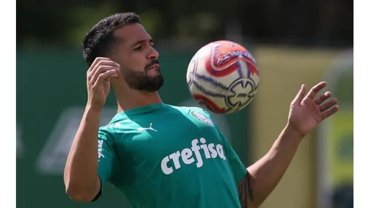 Após lesão de Luan, Palmeiras estuda proposta por zagueiro avaliado em R$12 milhões
