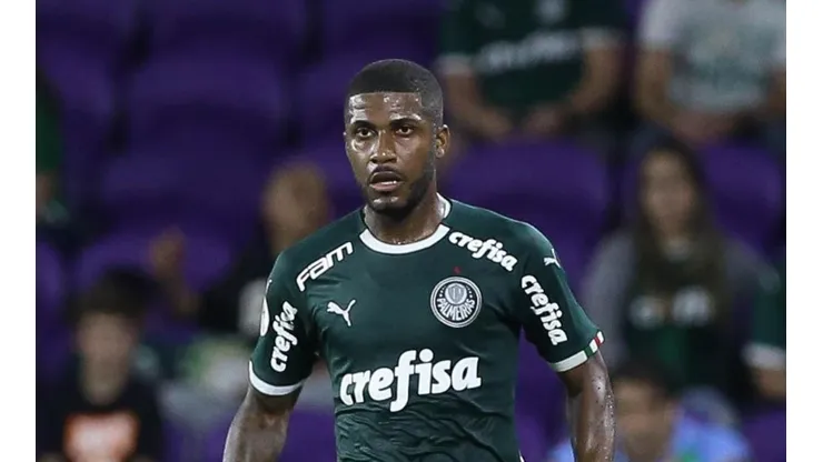 Luxa encaminha escalação do Verdão com Emerson Santos na zaga