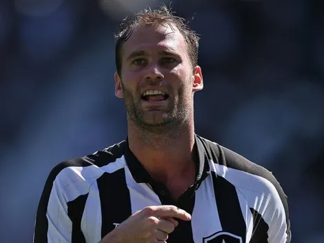 Após vitória 'suada' e erro de Forster, Carli se manifesta na web