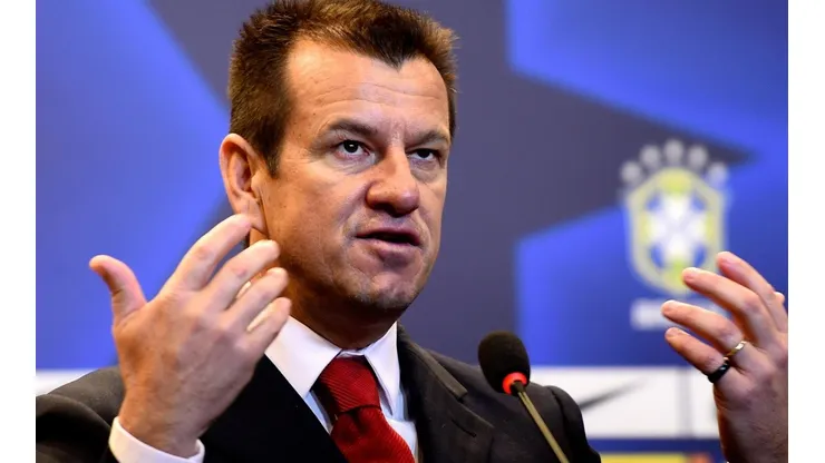 Dunga é um dos favoritos para assumir o Corinthians.