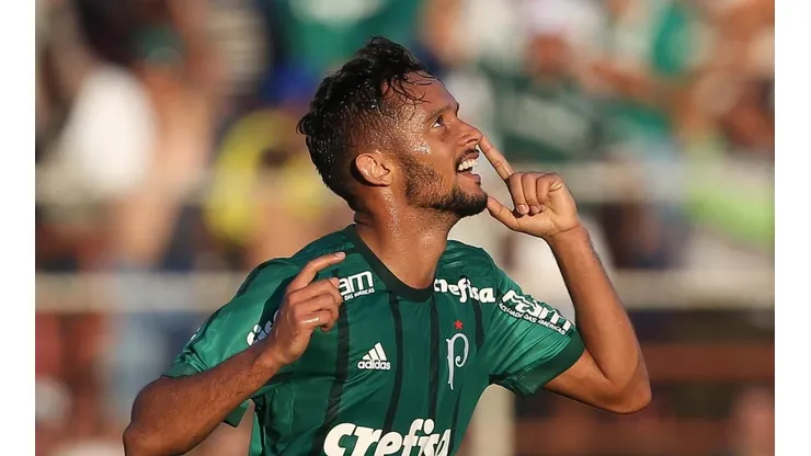 Gustavo Scarpa aprova a atuação na LE