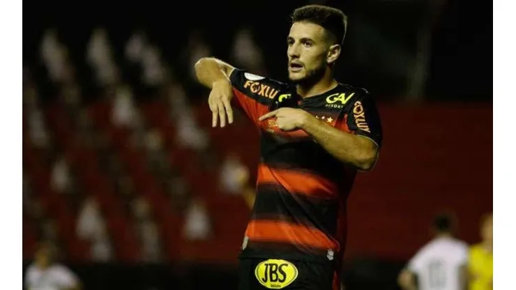 Goiás formaliza proposta ao Rentista (URU) por Leandro Barcia