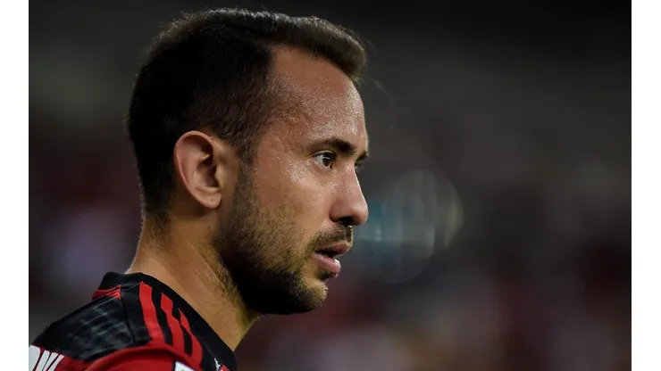 Everton Ribeiro é nova vítima da Covid e Fla campeão de 2019 só tem 3 "livres" do surto