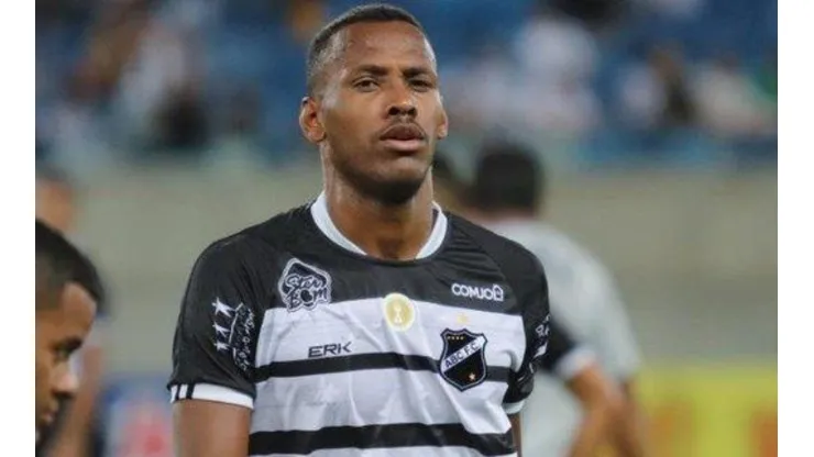 Pedro Costa é oferecido ao Botafogo e Rotenberg define rumo das tratativas
