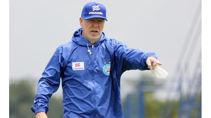 Sem Juninho e com Gregore, Mano Menezes define time do Bahia