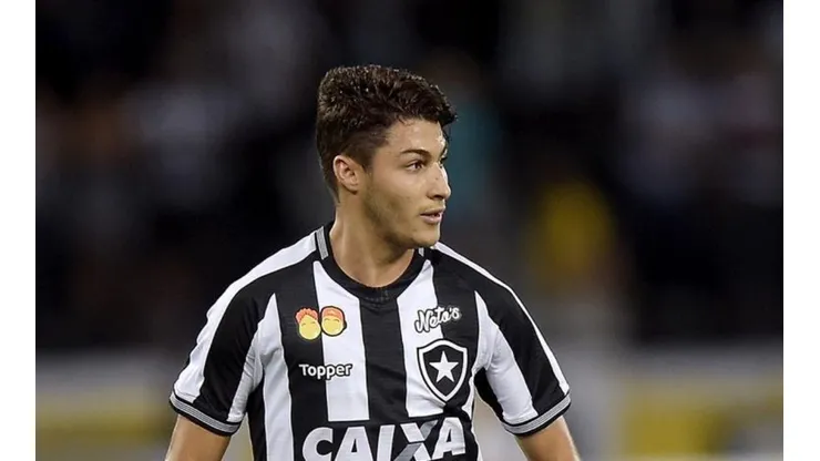 Botafogo encaminha saída de Marcinho sem custos