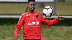 Wellington é novidade na lista de relacionados do Athletico para o clássico