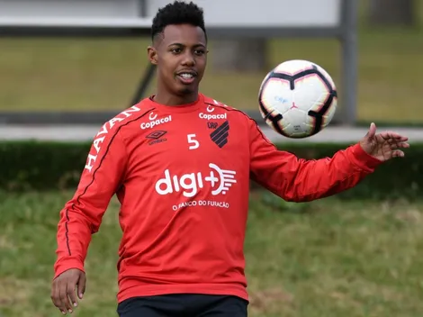 Wellington é novidade na lista de relacionados do Athletico para o clássico