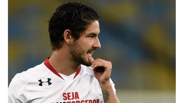 Pato informa exigências para fechar com Atlético e diretoria tenta contornar