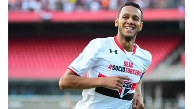 Souza fica próximo de saída do Al Ahli e retorno anima torcida