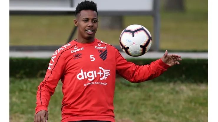 Wellington deve deixar o Athletico rumo ao Grêmio