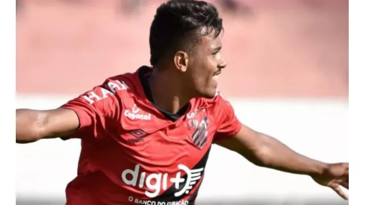 Eduardo Barros corta Mingotti e mais um jogador do time principal do Furacão