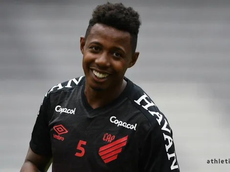 Grêmio negocia com Wellington e deve incluir meia nas tratativas