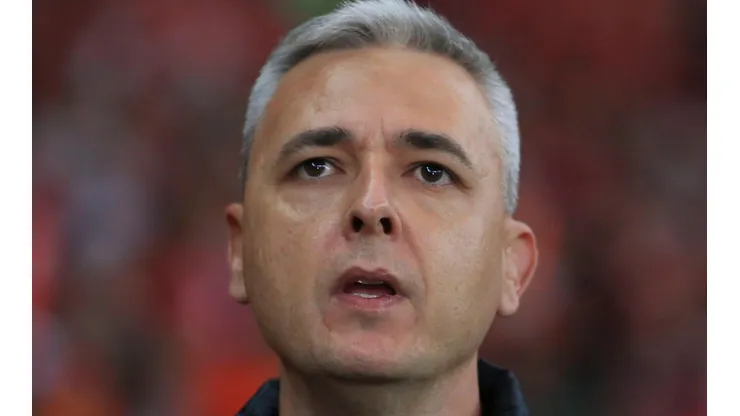 Tiago Nunes vem sendo criticado por boa parte da torcida.