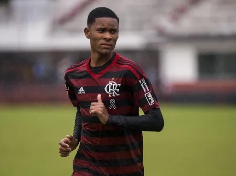 Flamengo aceita proposta e acerta venda de Caio Roque