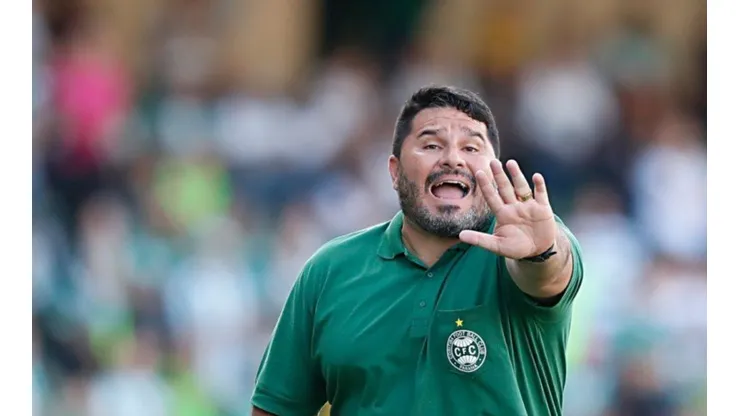 Torcida do Coritiba detona Barroca nas redes sociais