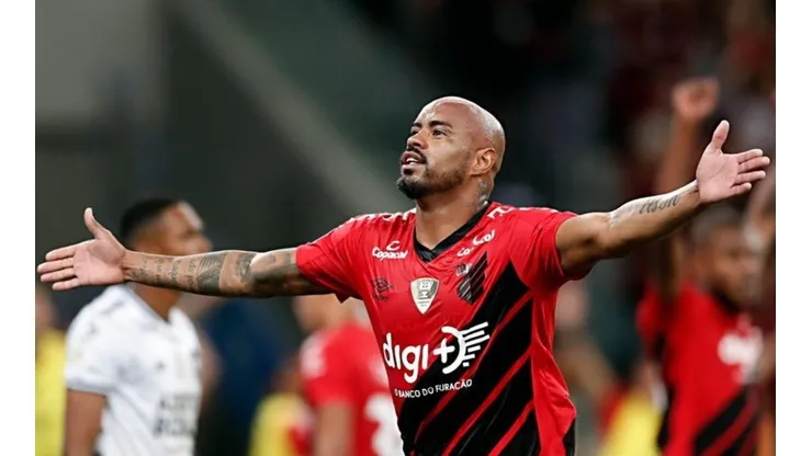 Sem Thiago Heleno, Dorival escolhe novo titular na zaga do Athletico
