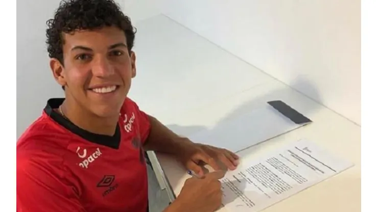 De olho em maratona de jogos, Athletico integra 12 pratas do time de aspirantes ao elenco principal; Bruno Leite puxa fila