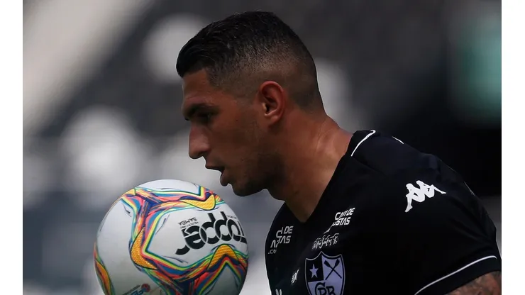 Danilo Barcelos projeta parceria com Victor Luis no Botafogo