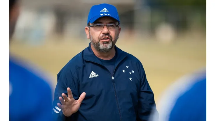Enderson encaminha substitutos de Jadsom e Maurício