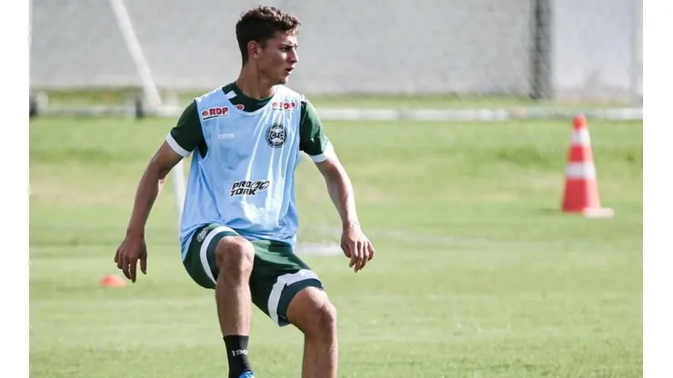 Natanael sai de 4º opção para titular no Coritiba