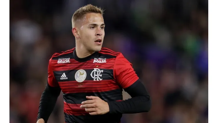 Piris da Motta e atacante do Fla devem se transferir a Portugal