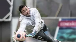 Vladimir busca titularidade no gol do Santos
