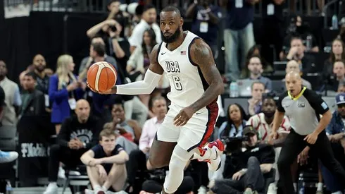 LeBron James é uma das estrelas do time norte-americano que vai a Paris