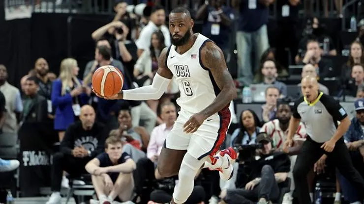 LeBron James é uma das estrelas do time norte-americano que vai a Paris