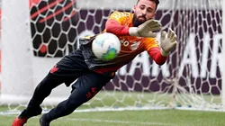 Athletico topa negociar Jandrei e pede lateral do Atlético-MG