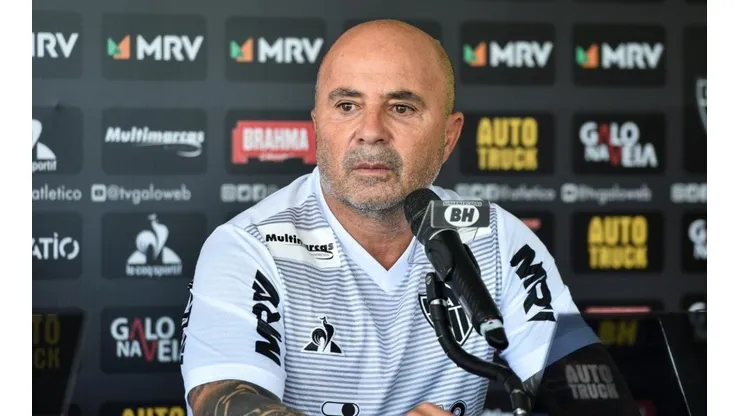 Galo encaminha contratação de camisa 9 pedido por Sampaoli