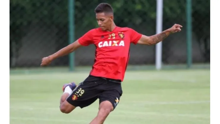Por salários atrasados, Thallyson entra na Justiça contra o Sport