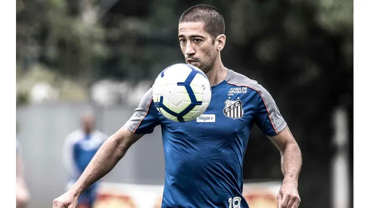 Evandro ameaça acionar o Santos na Justiça