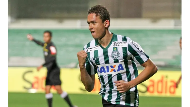 Keirrison é envolvido em campanha de candidato do Coritiba