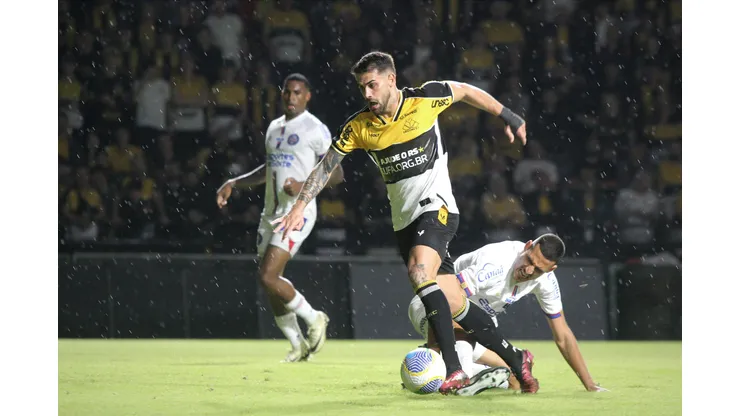 Felipe Vizeu foi sondado pelo Santos
