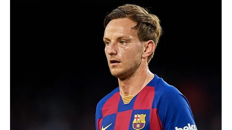 Alvo de Manchester United e PSG, Rakitic define futuro no Barça