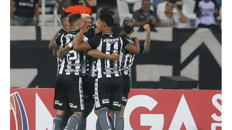 Botafogo aposta na base e define substituto de Joel Carli