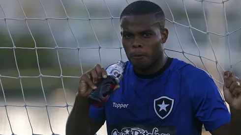 Futuro de Vinícius Tanque é definido pelo Bota; Venê Casagrande traz bastidores