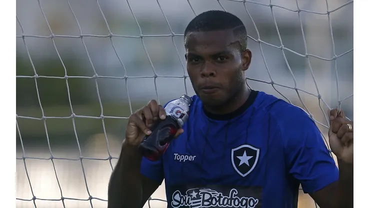Futuro de Vinícius Tanque é definido pelo Bota; Venê Casagrande traz bastidores