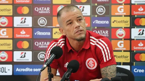 D'Ale comemora 20 anos de carreira e se declara ao Inter