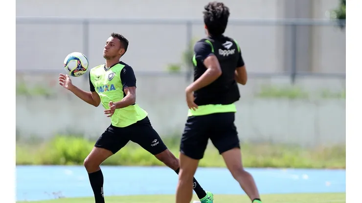 Atacante revela desejo de retornar ao Botafogo