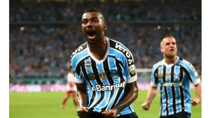 Grêmio define prazo para retorno de Léo Gomes