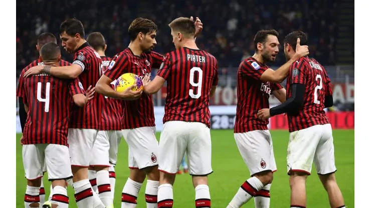 Fiorentina faz proposta por meio-campista do Milan