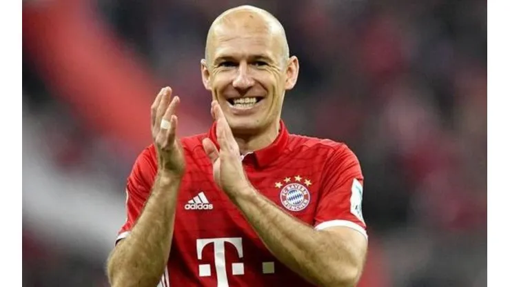 Sondado pelo Botafogo, ex-jogador Robben admite vontade de voltar aos gramados